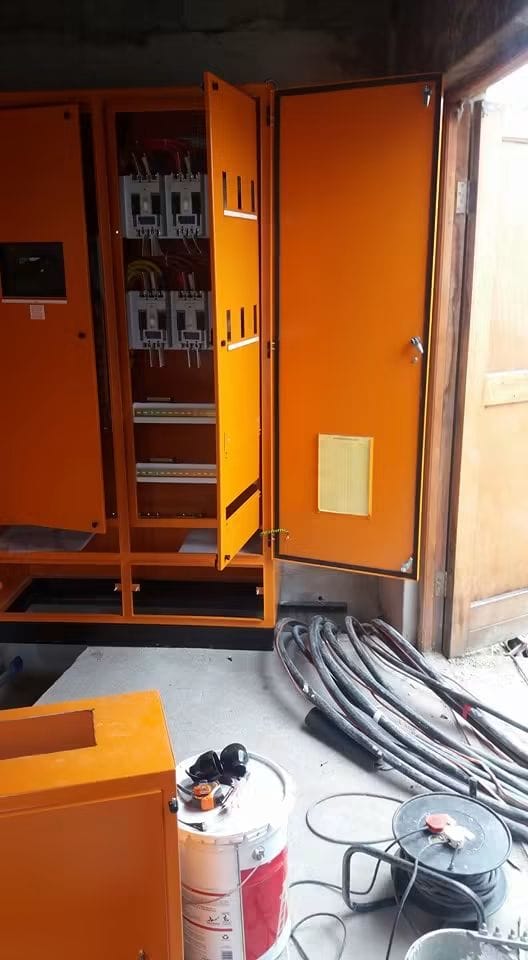 Commercial Three-Phase Power Switchgear and Distribution Panel